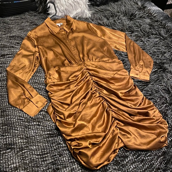 Carmel ruched dress - Picture 2 of 4